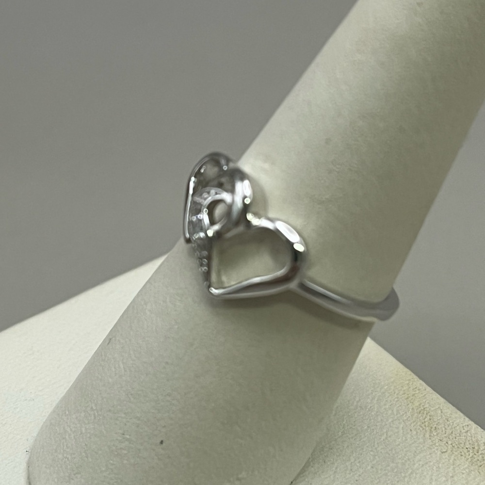 Romantic Silver Heart Ring with Vintage Charm - Picture 4 of 4